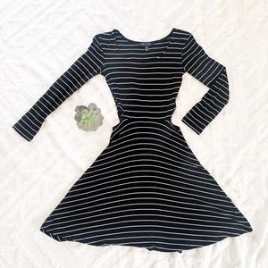 🌻American Eagle Striped Dress